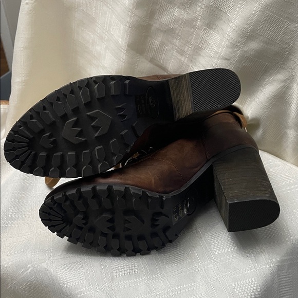 Steve Madden Brown Lace-Up Boots with Shearling Lining - Picture 6 of 7